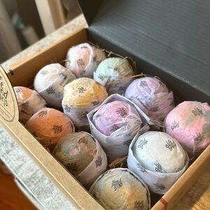 Brand New Bath Bombs Gift Set (Handmade)